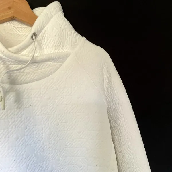 Athleta white quilted pattern cowl‎ neck sweater kangaroo pocket women's L - Image 2