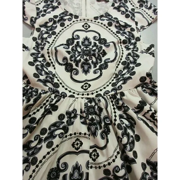 LULU'S DRESS ZIP BACK CAP SLEEVE SIZE SMALL - Image 3