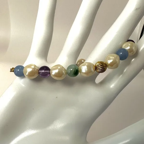 Avon Vintage faux pearl colorful bracelet - Image 3