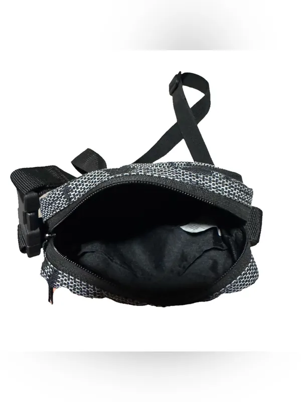 Nike Crossbody Bag Women's OS Travel Sport Purse Zipper Swoosh Logo Casual - Image 5