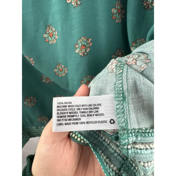 Women’s Knox Rose Size 1X Green Abstract Patterned Blouse - Image 5