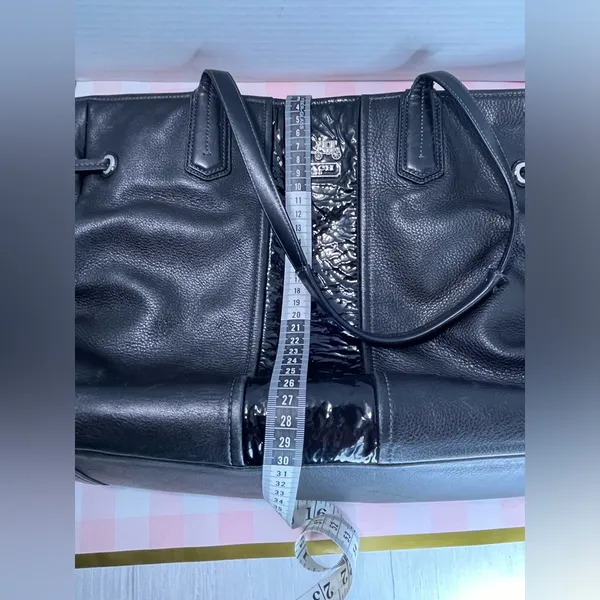 Coach Black and Glossy Leather Tote - Image 9