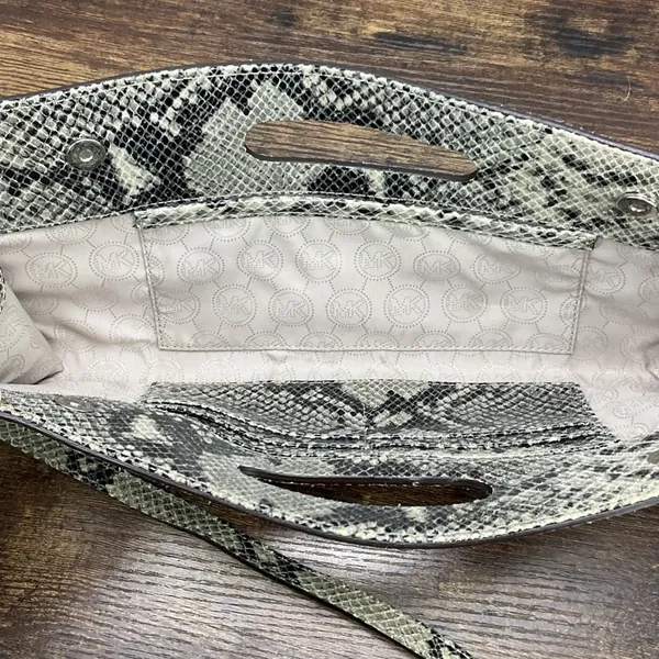 Michael Kors Snakeskin Leather Clutch With‎ Shoulder Strap Sand - Image 5