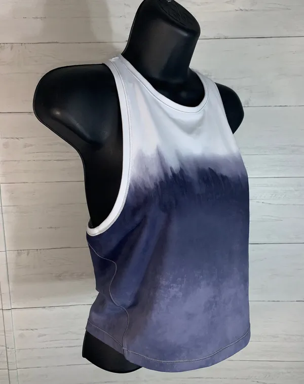 Athleta crop workout tank size medium - Image 3