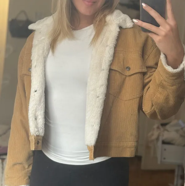 Levi’s Corduroy Sherpa Jacket - Image 6