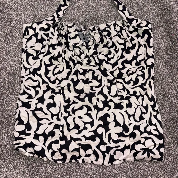 Ann Taylor white/black floral halter top in a size 8 - Image 6