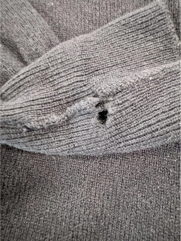 Vintage Burberrys | Small | Lambswool Navy V-Neck Sweater - Image 4