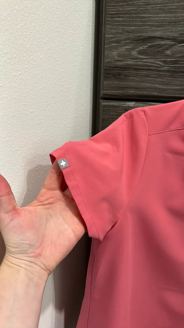FIGS Top Catarina One-Pocket - Image 3