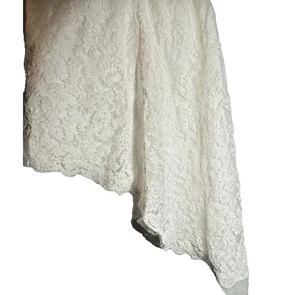 White Lace Wedding Gown Size 18 with Cinch Buttons Short Train Hem Scallop - Image 3