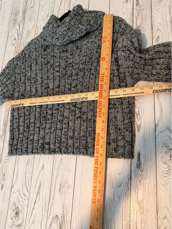 Urban Outfitters Women’s M/M Gray Chunky Knit Cropped Cowl Neck Sweater - Image 13