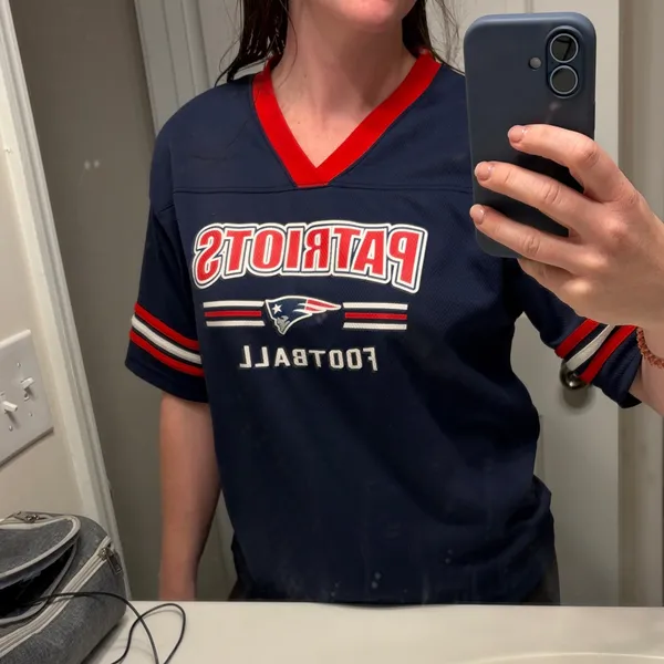Vintage NFL New England Patriots Football Short Sleeve Tee Women’s Size Large - Image 7