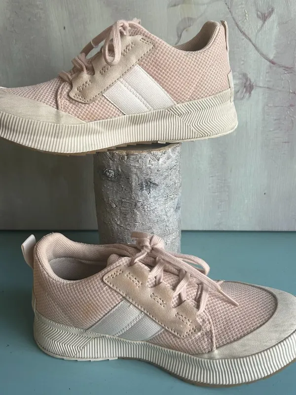 Sorel Women's Out N About III Low Waterproof Sneaker Size 8 in Nova Sand/Chalk - Image 2