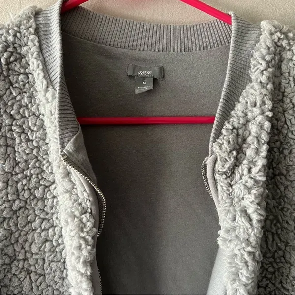Aerie Gray Sherpa Fleece Zip Front Vest Soft Cozy Sleeveless Jacket Size M - Image 3