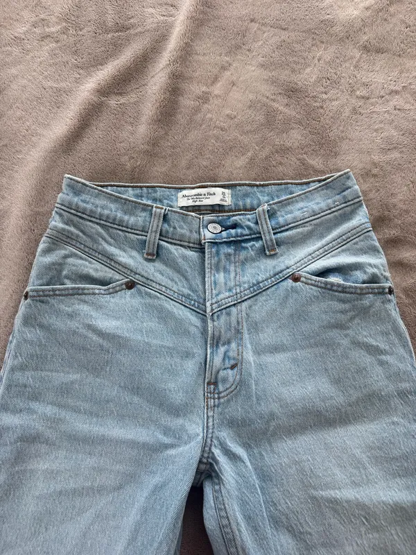 Abercrombie Jeans - Image 2