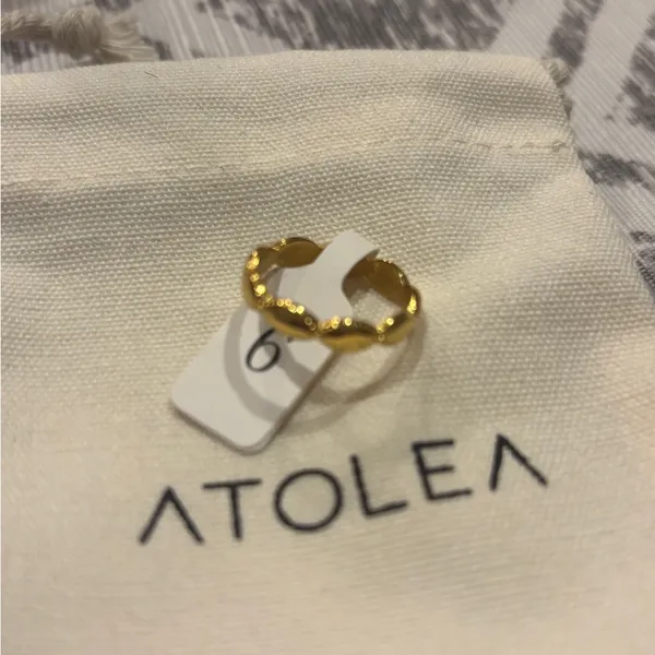 Gold Women's Ring Size 6 - Image 7
