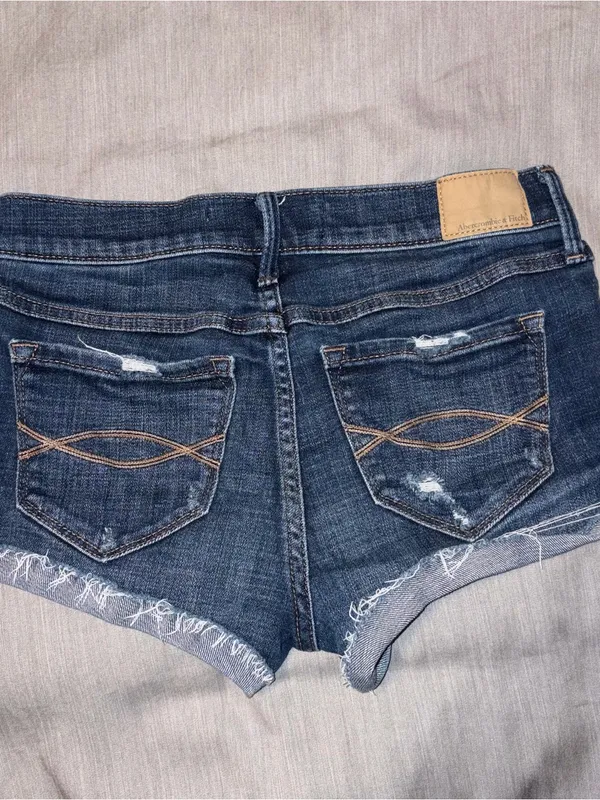 Abercrombie & Fitch 4 Low Rise Dark Wash Distressed Denim Cuffed Shorts - Image 7