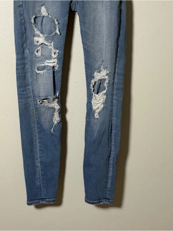 American Eagle Women's Distressed Light Blue Stretch Jegging Jeans‎ size 4 S - Image 3
