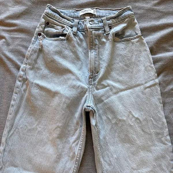 Abercrombie Jeans Ultra High-Rise 90s Straight Curve Love - Image 3