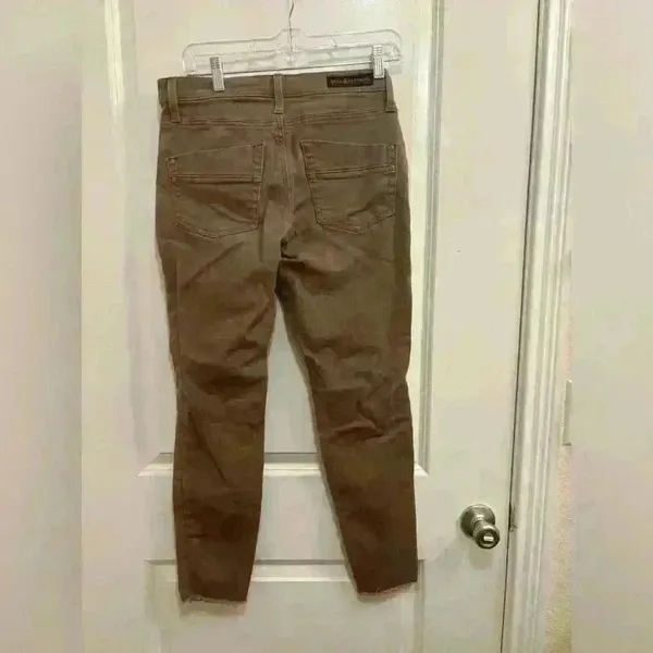 Rock & Republic Kashmiere Taupe Distressed Jeans Women’s Size 6M - Image 3