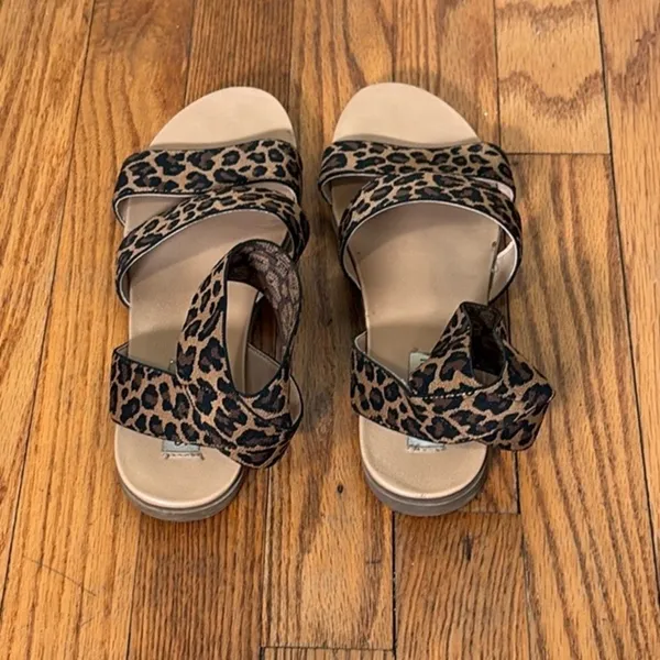 Steve Madden Effie Leopard Print Elastic Triple Strap Flat Sandals Brown 7.5M‎ - Image 3