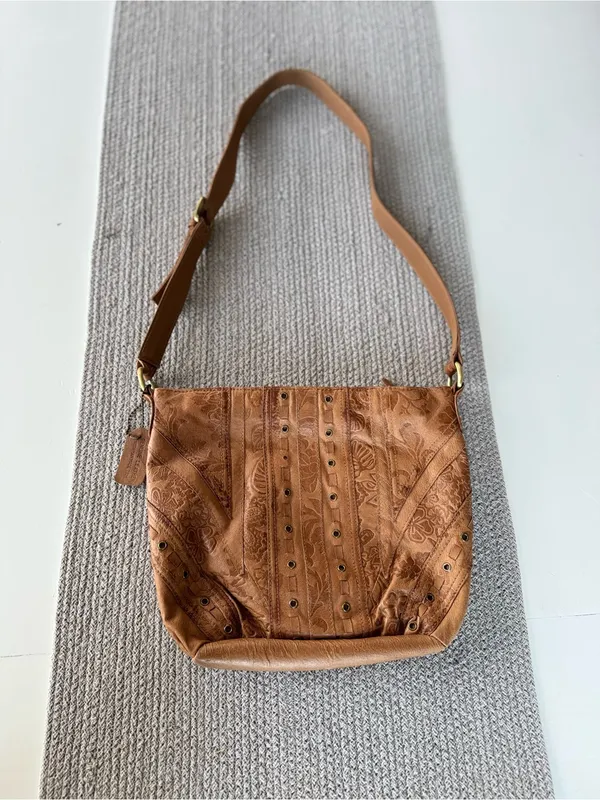 Vintage 90s Cabin Creek Tan Tooled Leather Studded Purse - Image 3