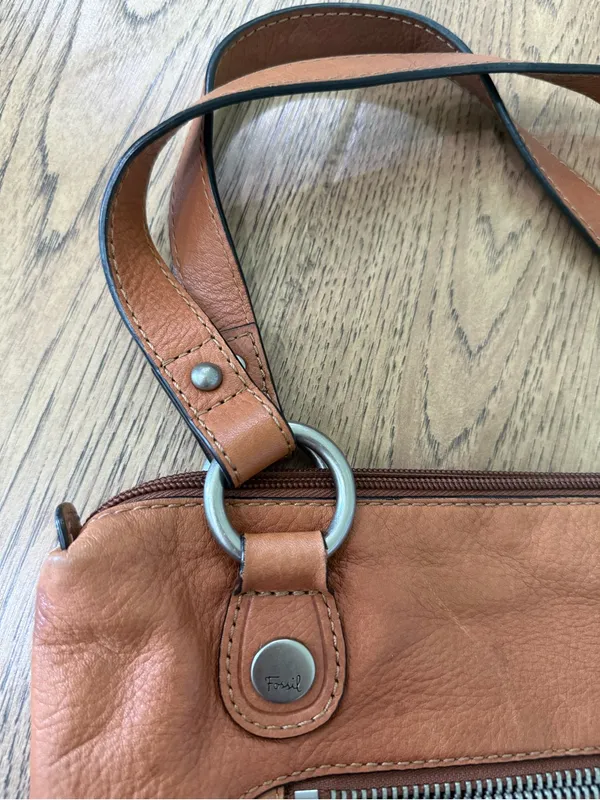 Vintage Fossil tan leather shoulder bag featuring dual shoulder straps - Image 7