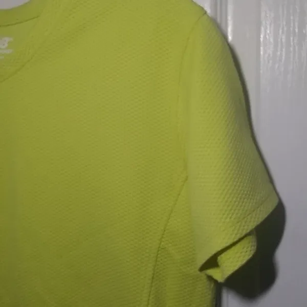 FINAL MARKDOWN NEW balance t shirt medium - Image 3