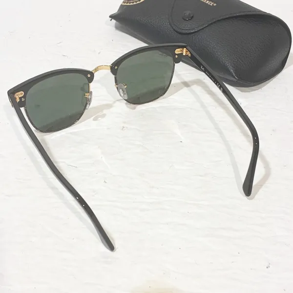 Ray Ban Unisex Clubmaster Classic Black‎ Gold Trim Sunglasses - Image 3