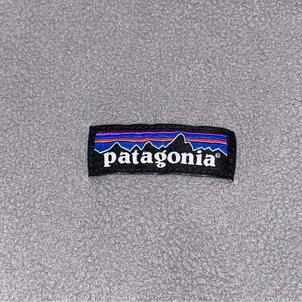 Patagonia Women’s Gray Micro D Quarter Zip Fleece Pullover size Medium - Image 3