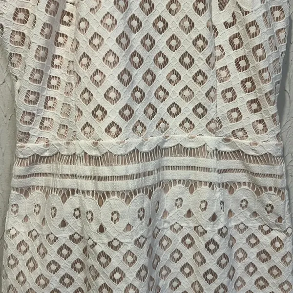 Lulus Steal a Kiss White Lace with Nude lining dress size small - Image 8