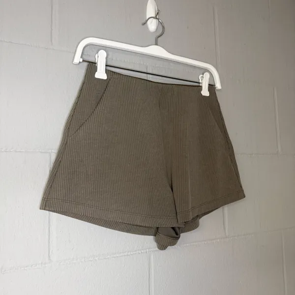 Lululemon Ribbed Softstreme High-Rise Short 2" in Nomad Women’s Size 4 Shorts - Image 5