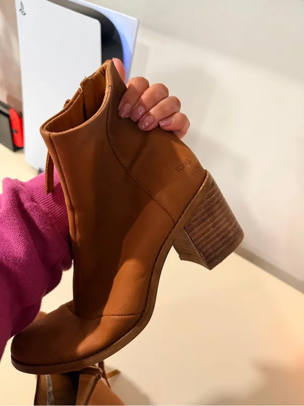 TOMS Tan Leather Block Heel Ankle Boot - Image 14