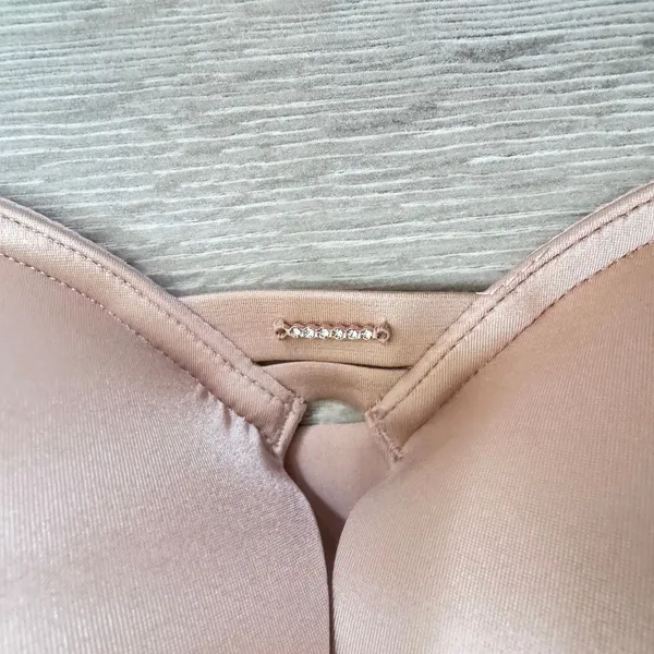 Victorias Secret Very Sexy Push Up Bra 32DDD Nude Rhinestone‎ Underwire Smooth - Image 2