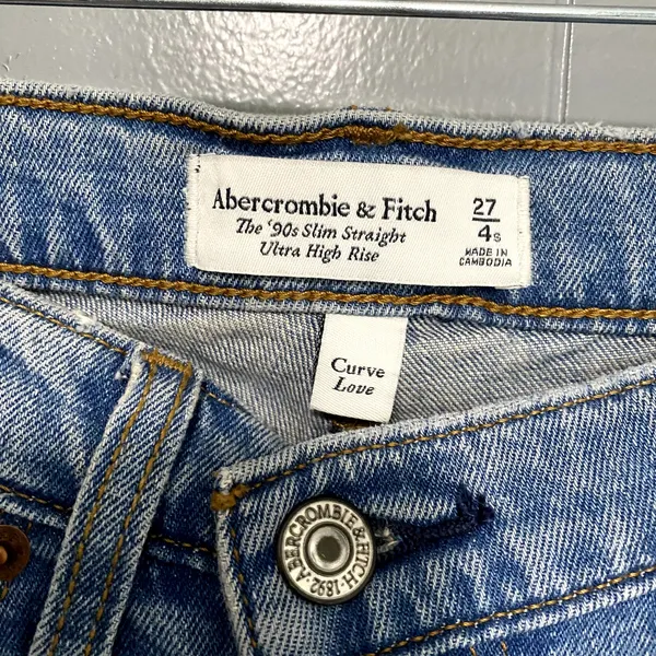 NWT Abercrombie & Fitch Curve Love The 90s Slim Straight Jeans 27/4 Short - Image 3