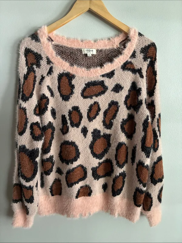 Umgee Leopard Print Fuzzy Sweater Pink Animal Print Oversized Size Small - Image 2