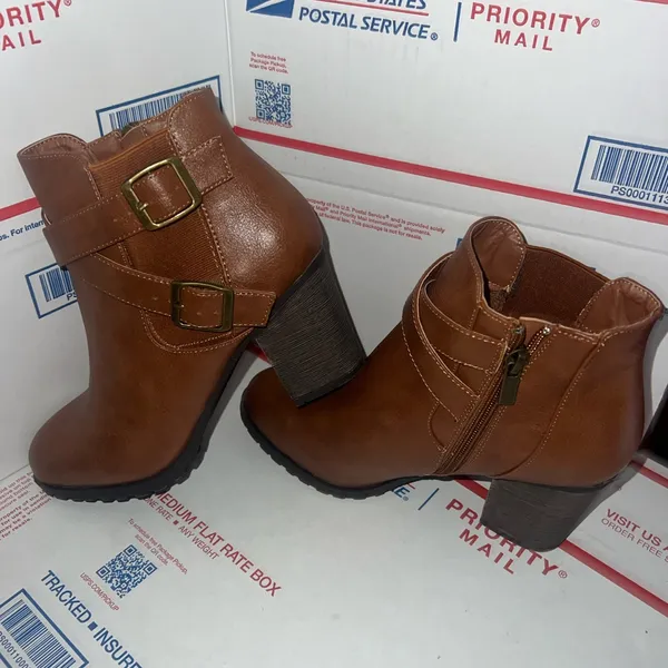 Dollhouse Brown Booties size 7 - Image 3
