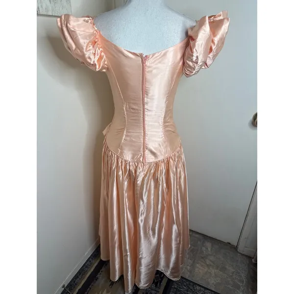 Vintage 80s Peach Satin Prom Dress ILGWU Drop Waist Puff Sleeve Bow Hi Low - Image 7