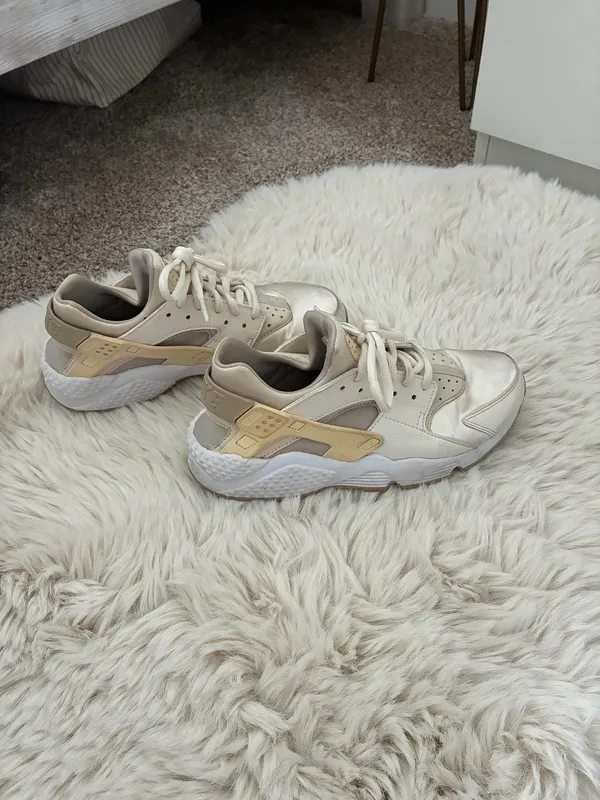 Nike Air Huarache Women’s Sneakers 7 - Image 5
