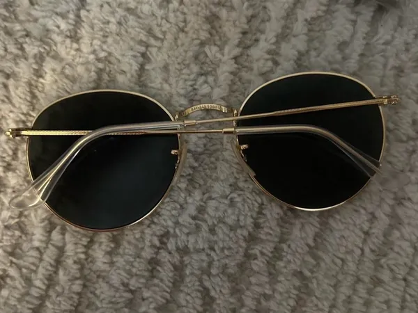 Ray-Ban Gold Frame Sunglasses with Black Lenses - Image 2