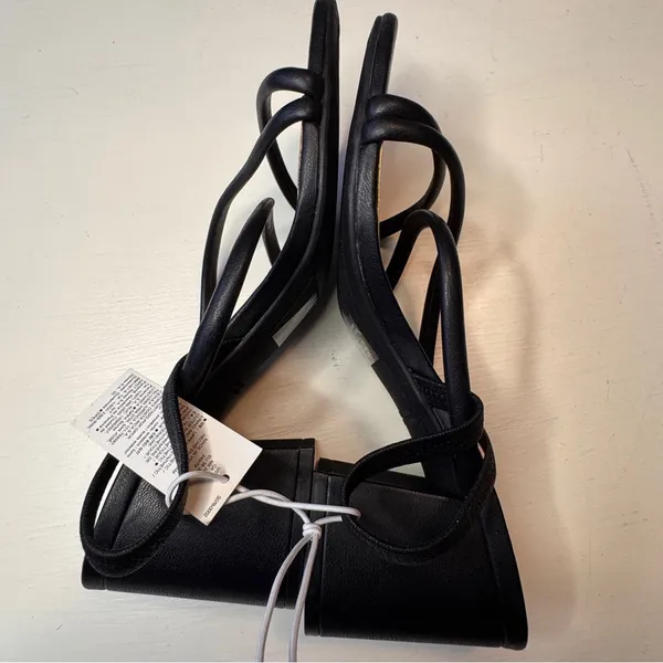 Old Navy Black Strappy Block Blackjack Sandals Sz 7 New With Tag - Image 4