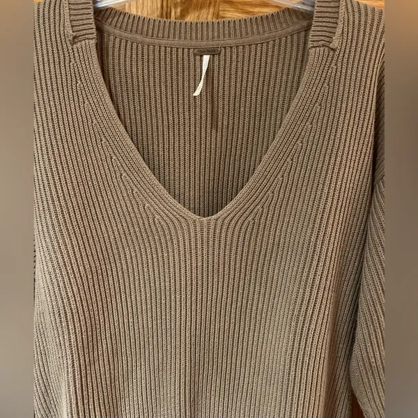 Free People Allure‎ Pull Over Deep V-Neck Ribbed Sweater Taupe Brown Size Small - Image 8