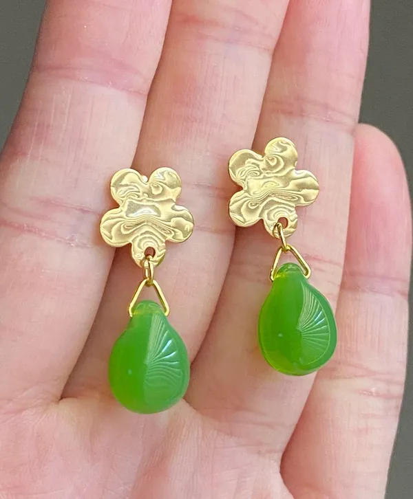 Handmade green opal teardrop Czech glass beads & gold tone stainless steel flower dangle earrings - Image 4