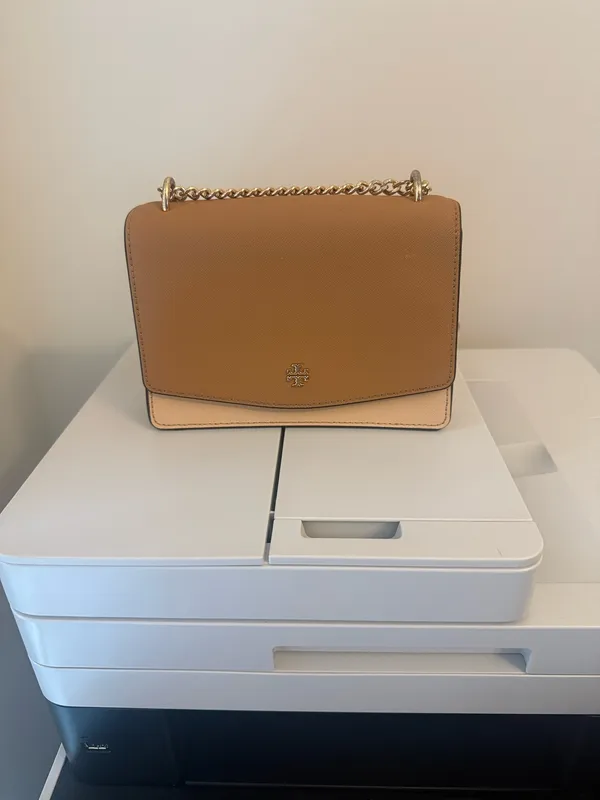 Tory Burch Two-Tone Tan Leather Crossbody with Gold Chain - Image 2