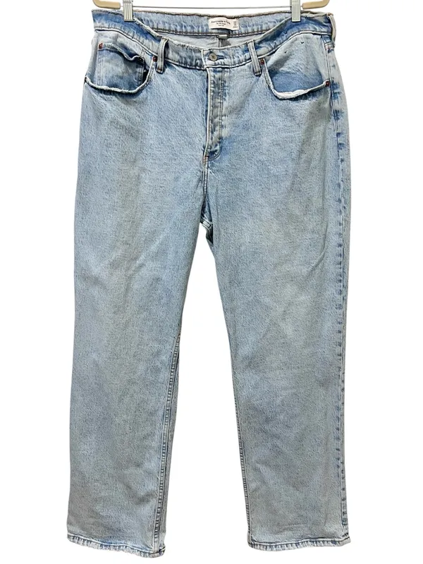 Abercrombie & Fitch 90s Baggy Low Rise Jeans 33/16 LONG Curve Love Light Wash - Image 2