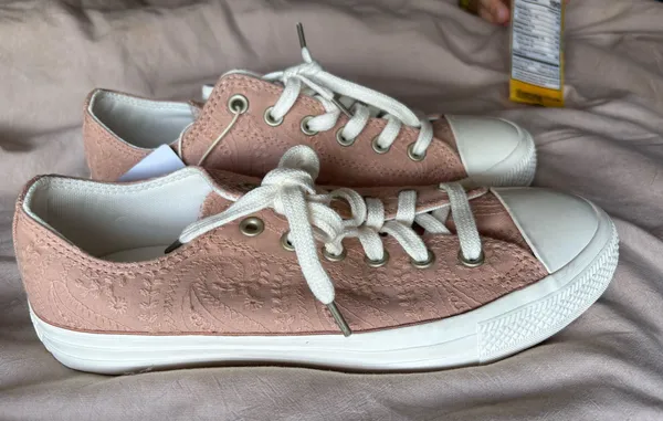 Converse boho/lace pattern Chuck Taylors - Image 4