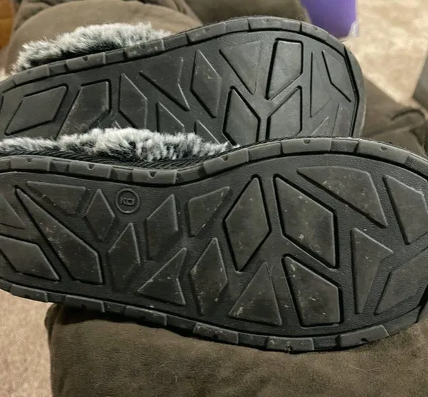 Slip on shoes/slippers sz 9 - Image 4