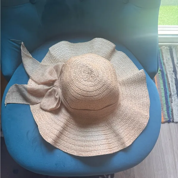 Elegant Tan Sun Hat with Bow - Image 3