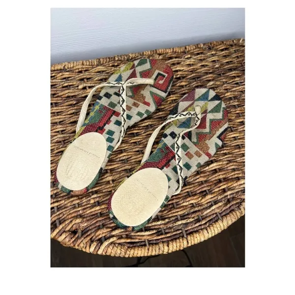 House of Harlow 1960 Boho Woven Tapestry Flip Flop Sandals 7 - Image 4