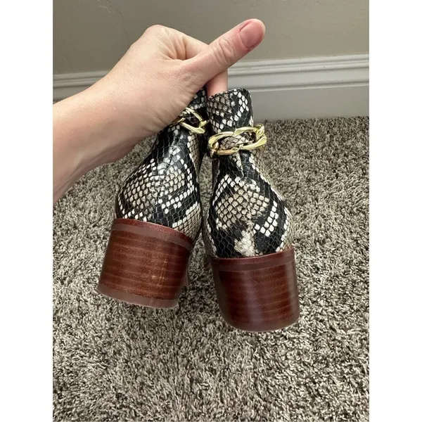 NWT TALBOTS VIA CHAINLINK DETAIL ANKLE BOOTS Size 8.5- EMBOSSED LEATHER - Image 4