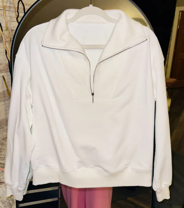 White Lounge Set - Image 8